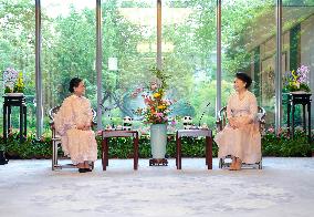 (Chengdu Universiade) CHINA-SICHUAN-CHENGDU-PENG LIYUAN-INDONESIAN FIRST LADY-MEETING (CN)