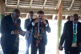 Macron meets Vanuatu Prime Minister - Vanuatu
