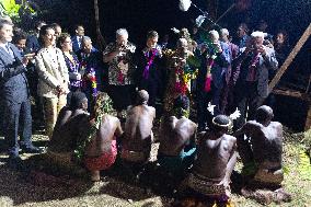 Macron at the Melanesian art Festival - Vanuatu