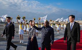 (Chengdu Universiade) CHINA-SICHUAN-CHENGDU-BURUNDIAN PRESIDENT-ARRIVAL (CN)