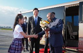 (Chengdu Universiade) CHINA-SICHUAN-CHENGDU-BURUNDIAN PRESIDENT-ARRIVAL (CN)