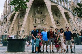 SPAIN-BARCELONA-CHINESE TOURISTS-RETURN