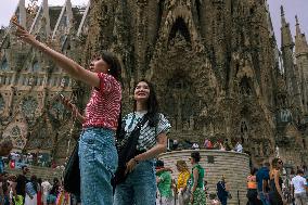SPAIN-BARCELONA-CHINESE TOURISTS-RETURN