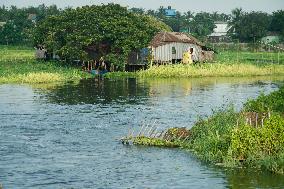 BANGLADESH-DHAKA-BRI PROJECT-SEWAGE PLANT-CLEAR WATERS