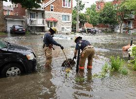 A Water Main Broke Flooding Several Blocks - Montreal