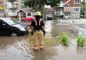 A Water Main Broke Flooding Several Blocks - Montreal