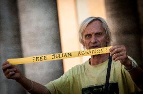 Garrison  For Julian Assange