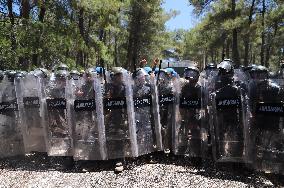 Protesters Occupy Forest To Stop Coal Mine Expansion - Turkey