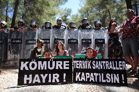 Protesters Occupy Forest To Stop Coal Mine Expansion - Turkey