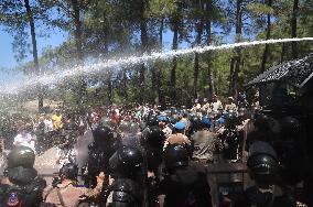 Protesters Occupy Forest To Stop Coal Mine Expansion - Turkey