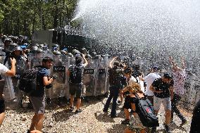 Protesters Occupy Forest To Stop Coal Mine Expansion - Turkey