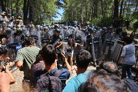 Protesters Occupy Forest To Stop Coal Mine Expansion - Turkey