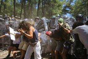 Protesters Occupy Forest To Stop Coal Mine Expansion - Turkey