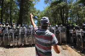 Protesters Occupy Forest To Stop Coal Mine Expansion - Turkey