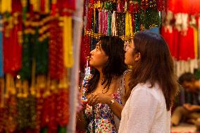 NEPAL-KATHMANDU-HOLY MONTH-BEAD SHOPS