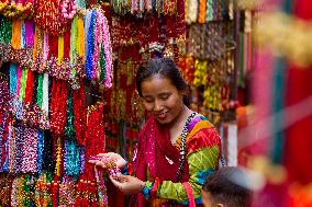 NEPAL-KATHMANDU-HOLY MONTH-BEAD SHOPS