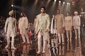 INDIA-NEW DELHI-FASHION SHOW-FDCI INDIA COUTURE WEEK