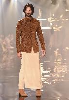 INDIA-NEW DELHI-FASHION SHOW-FDCI INDIA COUTURE WEEK