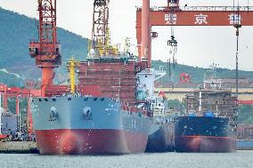China Leads The World in Shipbuilding