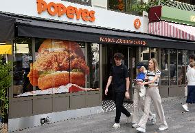 Popeyes Opens 2nd Restaurant - Paris