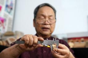 CHINA-HEBEI-KONG MING LOCK-CRAFTSMAN (CN)