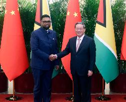 CHINA-BEIJING-LI QIANG-GUYANESE PRESIDENT-MEETING (CN)