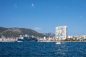 Cruise Liner Tui Discovery 2 In Toulon