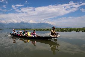 Daily Life In Kashmir