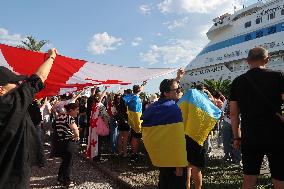 Protest against arrival of Russian cruise ship in Batumi