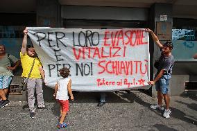 Citizen's Income Revocation Protest - Naples