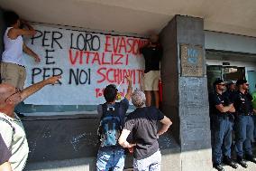 Citizen's Income Revocation Protest - Naples