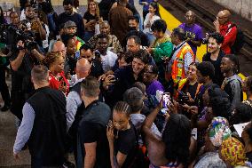 PM Trudeau Surprises Commuters - Toronto