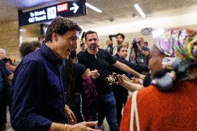 PM Trudeau Surprises Commuters - Toronto