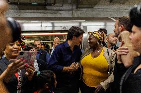 PM Trudeau Surprises Commuters - Toronto