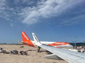 Illustration Of Low-Cost Airline Ryanair And EasyJet - Spain