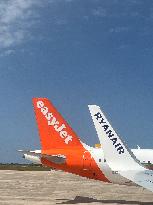 Illustration Of Low-Cost Airline Ryanair And EasyJet - Spain