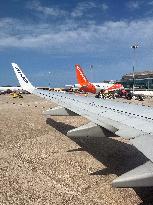 Illustration Of Low-Cost Airline Ryanair And EasyJet - Spain