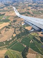 Illustration Of Low-Cost Airline Ryanair And EasyJet - Spain