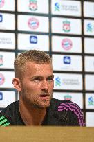 (SP)SINGAPORE-FOOTBALL-BAYERN MUNICH-PRESS CONFERENCE