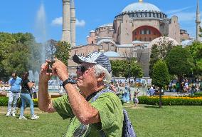 TÜRKIYE-ISTANBUL-TOURISM-STATISTICS
