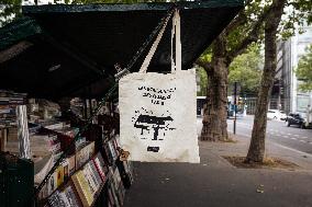 "Bouquinistes" In Paris Will Have To Leave The Seine