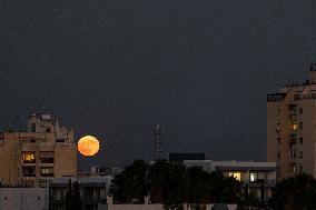 Cyprus : Sturgeon Moon Rises Over Nicosia
