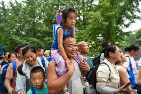 CHINA-BEIJING-MENTOUGOU-TRAPPED PASSENGERS-TRANSFER (CN)