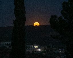 The Giant Moon At Its Closest Point Above The Skies Of Syria