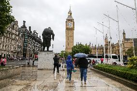 BRITAIN-LONDON-RAIN