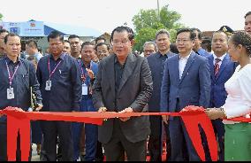 Hun Sen at ring road ceremony