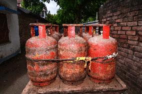Commercial LPG Gas Cylinder Prices Were Slashed By Rs 99.75
