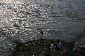 Daily Life In Kashmir