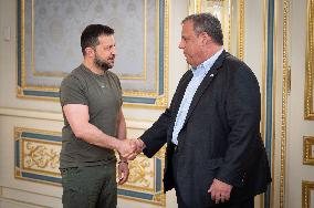 Zelensky Meets GOP Presidential Candidate Chris Christie - Kyiv