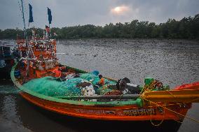 Daily Life In Fraserganj Fishing Harbour, West Bengal, India